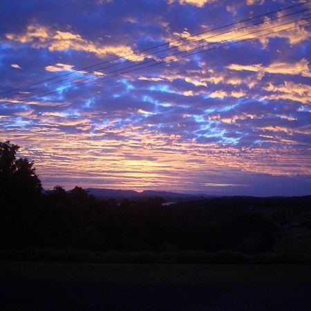 Tinaroo Sunset Retreat Bed & Breakfast Barrine Eksteriør bilde
